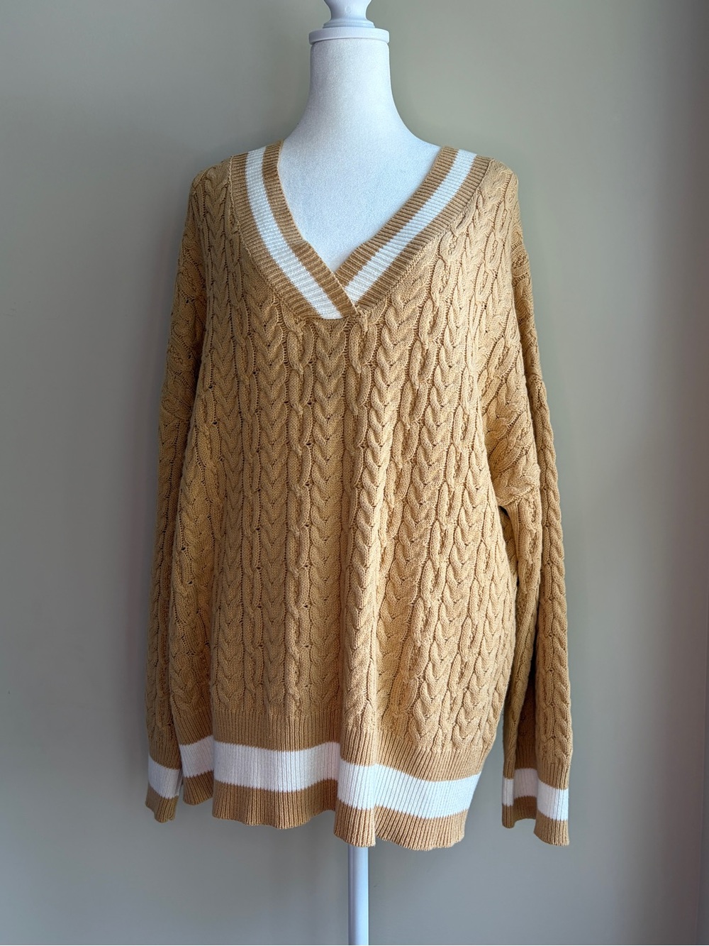 Blue Blush Women's Medium Yellow Cable-Knit V-Neck Sweater with White Trim